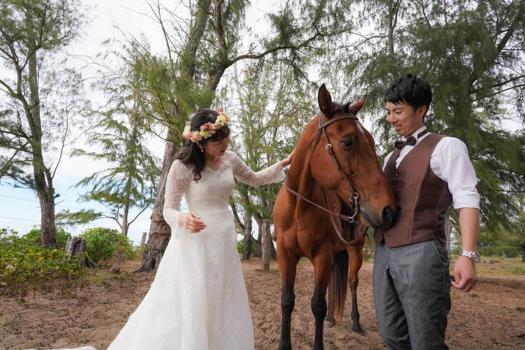 RealWeddingsさんのインスタグラム写真 - (RealWeddingsInstagram)「フォトツアー2ヶ所目は東海岸へ♡  Planning:@realweddings_hawaii  Photo: @takaphoto_official  Hair&Make:@rie_utahm  Florist:@flowerflowerhawaii   #ハワイ挙式 #ハワイウェディング#ハワイ婚#リゾ婚#ハワイフォト #ハワイウエディングプランナー #海外挙式#2023秋婚 #2024年春婚#結婚式準備#カハラホテル #hawaii#hawaiiwedding#hawaiiweddingplanner#realweddings_hawaii#kahalahotel #kahalawedding」8月5日 20時48分 - realweddings_hawaii