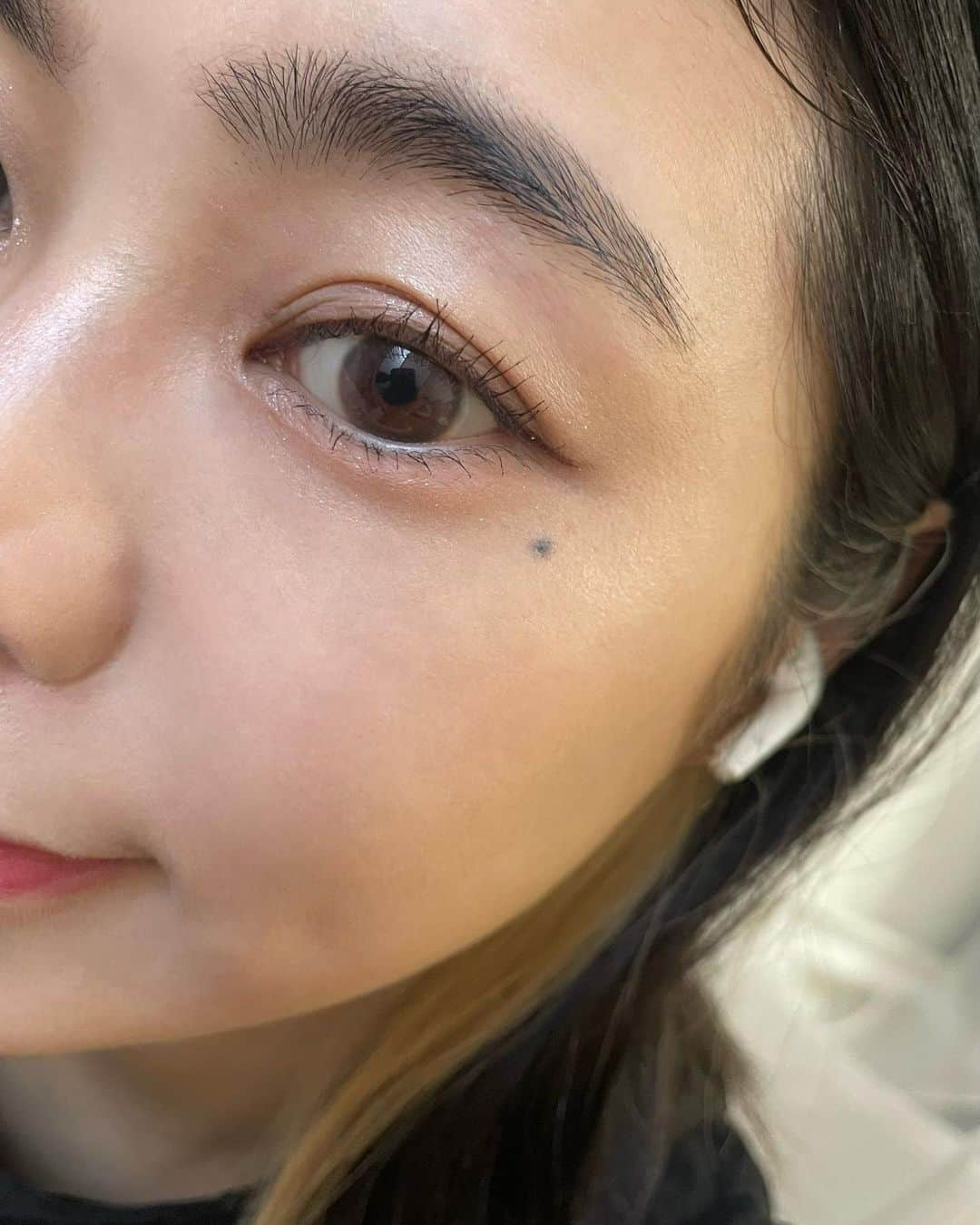 治田みずきさんのインスタグラム写真 - (治田みずきInstagram)「ほぼ裸眼！なナチュラルで透明感たっぷりの新作レンズ🫶 @chuulens のAUBE PIEのmoon brownは直径14.2mm(着色直径：13.1mm)でナチュラルながらもくりっとした瞳を演出できます🥰 1日付けてみたけどゴロゴロしなくて快適な着用感でオススメ！ . #pr#月光カラコン#chuulens#チューレンズ#月光カラコン#オーブパイ#ムーンブラウン」8月5日 20時50分 - miju120