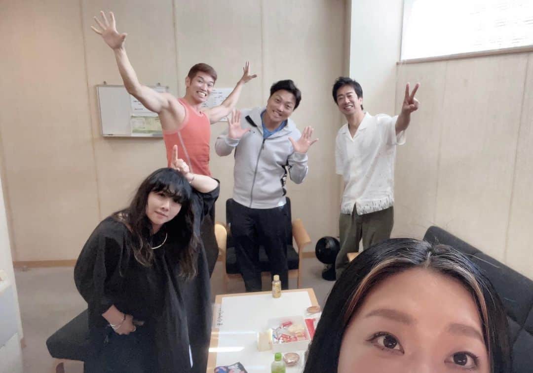 海原やすよのインスタグラム：「今日は  「東リいたみホール」🎙️ ありがとうございました  ネオ⭐︎健康ボーイズも一緒でした😬」
