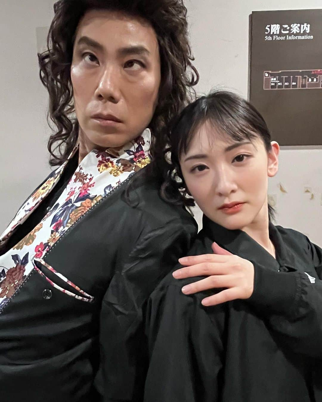 生駒里奈さんのインスタグラム写真 - (生駒里奈Instagram)「. 水谷千重子50周年記念公演も⁣ ⁣ 気づいたら、明日が大千穐楽です！！⁣ ⁣ さみしい🥺⁣ ⁣ 毎日すごく充実していて。⁣ エンタメをギュッと凝縮したこの公演は⁣ めちゃくちゃ勉強になります！！⁣ ⁣ 千重子先生のお歌も毎日聴けて贅沢な日々です(*´꒳`*)⁣ ⁣ 昨日今日と、⁣ 千重子先生とダンスでジョインさせて頂きました！！⁣ ⁣ 平野泰新くんと！！⁣ 今回も踊れて本当に嬉しかったです🥰⁣ ⁣ 御崎進さんとのお写真。⁣ 御崎さんの目が！！👀⁣ ⁣ 萬みきおさんと⁣ 伊達みきおさん味がすごいですね〜笑⁣ ⁣ 根本要さんと！！⁣ ステージ後にご挨拶したら、⁣ 是非写真撮りましょうと仰って頂きました！！⁣ ⁣ 舞台素敵でしたよ！⁣ 千秋楽までお客様を楽しませてくださいねと⁣ ⁣ お話ししてくださいました！！⁣ 心に刻まれました！！⁣ ⁣ 千重子先生のステージは⁣ 様々なジャンルの素晴らしい方々の歌を聴けて⁣ 本当に贅沢ですし、私も頑張りたいってモチベーションがあがりまくります！、⁣ ⁣ 明日も、しっかり努めます(*´꒳`*)⁣ ⁣ #水谷千重子 先生⁣ #御崎進 さん⁣ #萬みきお さん⁣ #根本要 さん⁣ #平野泰新⁣ #生駒ちゃん⁣」8月5日 20時54分 - ikomarina_1229