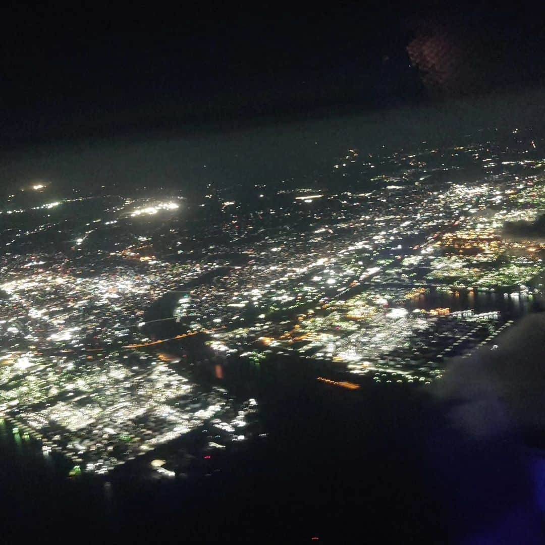 桂宮治さんのインスタグラム写真 - (桂宮治Instagram)「間もなく羽田に着陸🛬 明日も６時台に戻って来るよ(笑)」8月5日 20時54分 - miyajikatura
