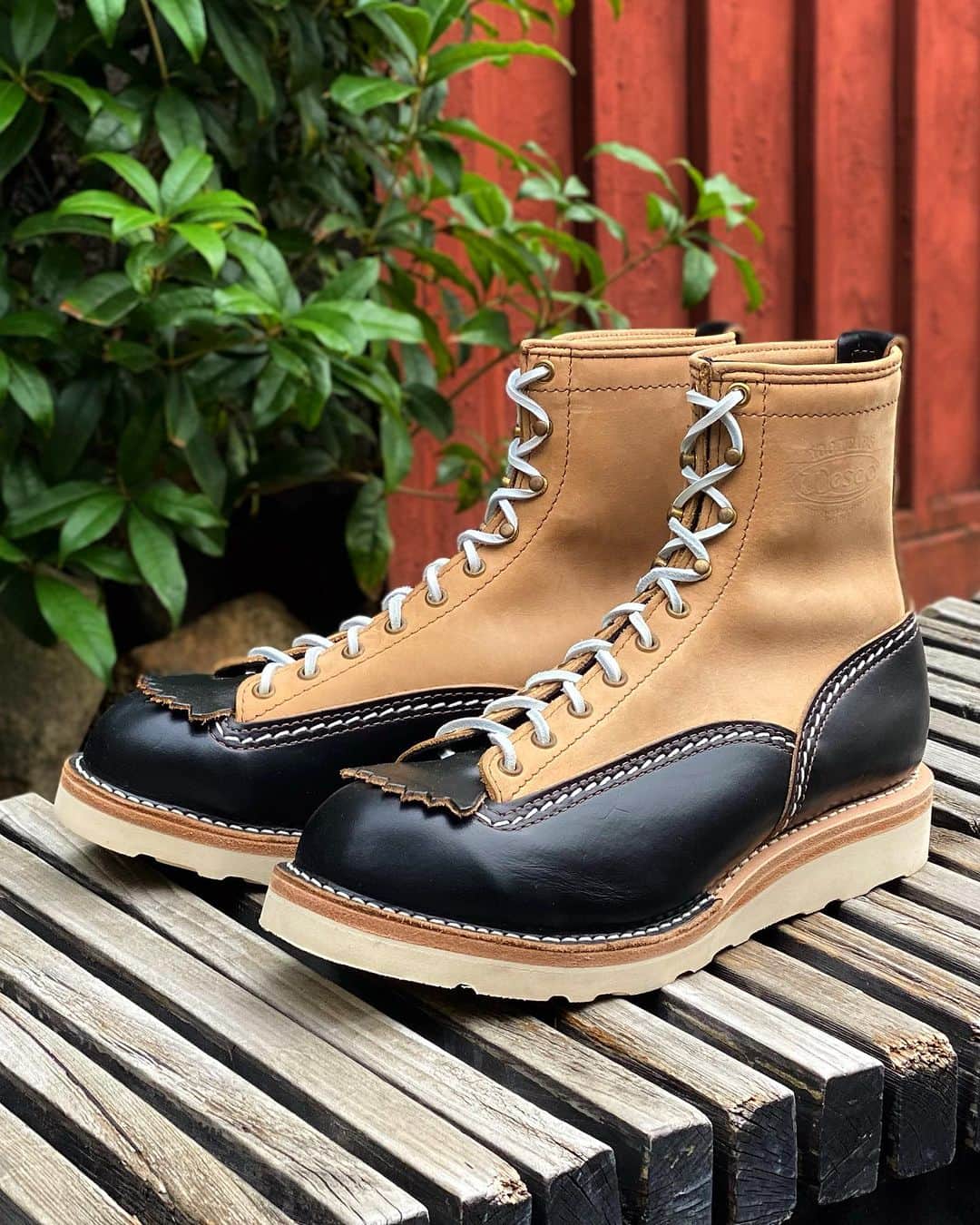 のインスタグラム：「"Jobmaster" -Horween Black Chromexcel × Burlap Explorer- 《White Leather Laces》  #westcoastshoecompany #wesco #wescoboots #mywesco #horween #chromexcel #jobmaster #4014white #vibram #since1918 #100YEARS #oregon #portland #scappoose #madeinUSA🇺🇸 #osaka #wescojapan #tokyo #wescoebisu #wescosetagaya」