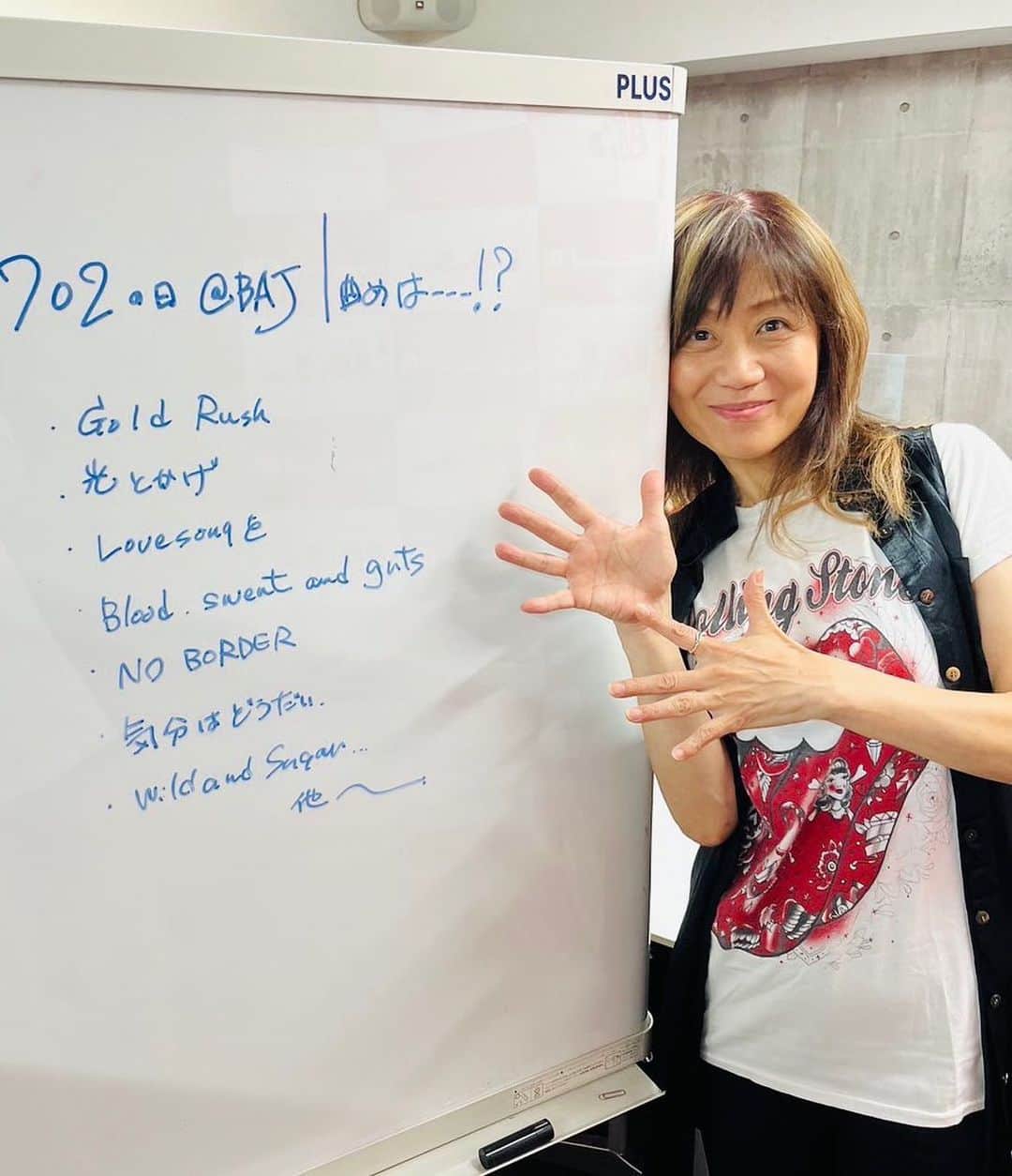 田村直美のインスタグラム：「ラジオのお題なのに　お教えてもらったアイスすっかり食べる気でいますアイスクリーム　 愛すクリーム🩷 このお題いいかも  そんな本日8/5(土) は第１土曜ですが レインボータウンFM EMOTIONAL BEAT 田村直美の好きで何が悪い？ですよ  お題は、 「オススメのアイスクリーム、教えてちょーだい🍧」ですinfo@885fm.jp   お腹弱くてもアイス食べたい！ そんな時のよき方法もあったらおしえてー🤣」
