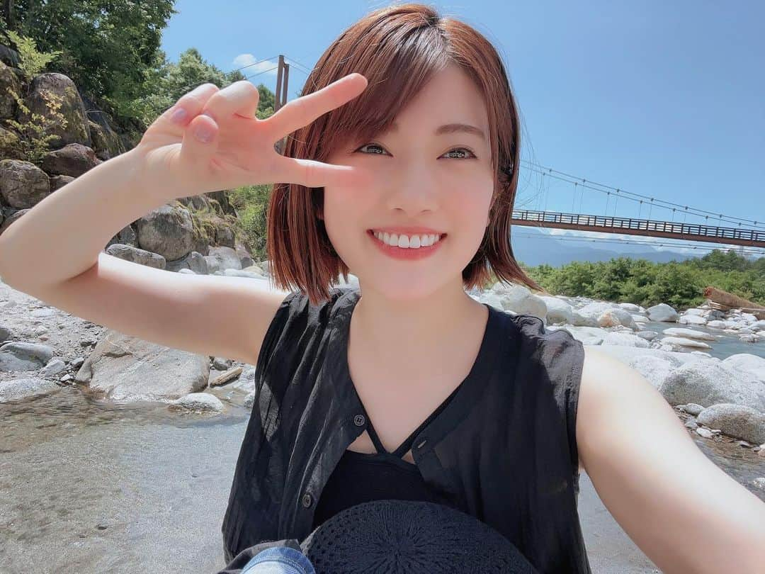 樋口日奈のインスタグラム：「. 夏の思い出3ページ目！？🍧 お母さんと日帰りで、長野の祖父母に会いに行ったよ〜！ 東京を朝4時に出発！弾丸すぎでしたが… 思い出の地を巡って、叔父さんにも従兄弟にも会えて とても濃い旅になりました〜！  グループ卒業後、初めての夏！ 合間を縫っては思い出更新しまくっています！笑  #Wikipedia で私のプロフィール #長野県 #長野市 生まれと表記されているのですが… #長野県 #駒ヶ根市 生まれ🐣 そして、#東京 育ち🐓」