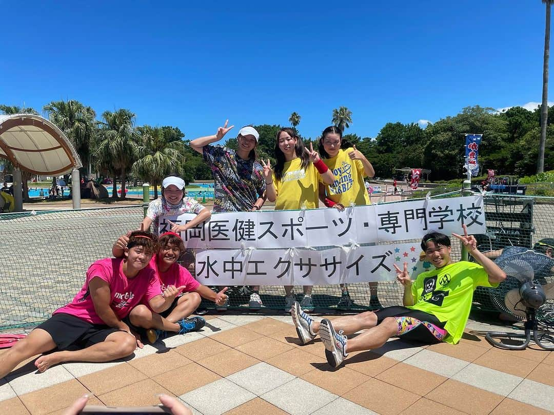 海の中道サンシャインプールさんのインスタグラム写真 - (海の中道サンシャインプールInstagram)「本日11:10〜、恐竜噴水プールにて、福岡医健・スポーツ専門学校の学生さんによる、水中エクササイズを開催しました🏃‍♀️ お兄さん、お姉さんの動きと楽しい音楽に合わせて、みんなで楽しくエクササイズ😆😆😆  本日14:10〜、もう一度開催予定です❗️参加はもちろん無料‼️みなさんのご参加をお待ちしてま〜す😆  #サンシャインプール #海の中道サンシャインプール #sunshinepool #海の中道海浜公園 #海の中道 #うみなか #uminonakamichiseasidepark #uminonakamichi #uminaka #夏 #夏休み #福岡の夏 #summer #晴れ #福岡 #福岡市 #福岡市東区 #fukuoka #福岡市夏休みプール開放 #ウェルカムキッズキャンペーン #ウェルカムキッズ #幼児ご招待 #幼児無料 #水泳教室 #福岡医健・スポーツ専門学校 #水中エクササイズ #水中運動」8月5日 12時24分 - uminaka_sunshinepool