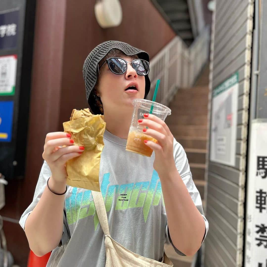 Emilyのインスタグラム：「阿佐ヶ谷の七夕まつりにて、ポチタですら佳作なんだからクオリティがすごいや🎋 ルフィで銅賞🥉よ…おそろしや…  みんなも行った？8日までだよ！ #阿佐ヶ谷七夕まつり2023 #人のスマホに映りたくなさすぎて必死おばさん」