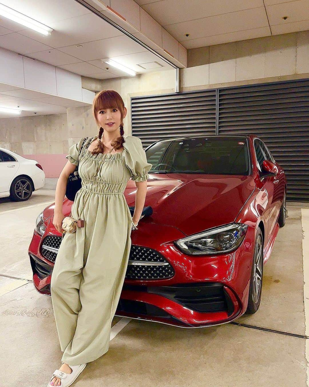 中川翔子のインスタグラム：「愛車のめーちゃんと📸    #めーちゃん  #車  #中川翔子  #しょこたん」