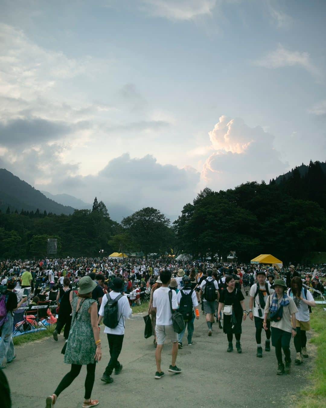 フジロック・フェスティバルさんのインスタグラム写真 - (フジロック・フェスティバルInstagram)「Day 2 Photo Dump ❶ ☀️  Photo: @soutarou_shimizu #fujirock #fujirockfestival #フジロック #苗場」8月5日 12時54分 - fujirock_jp
