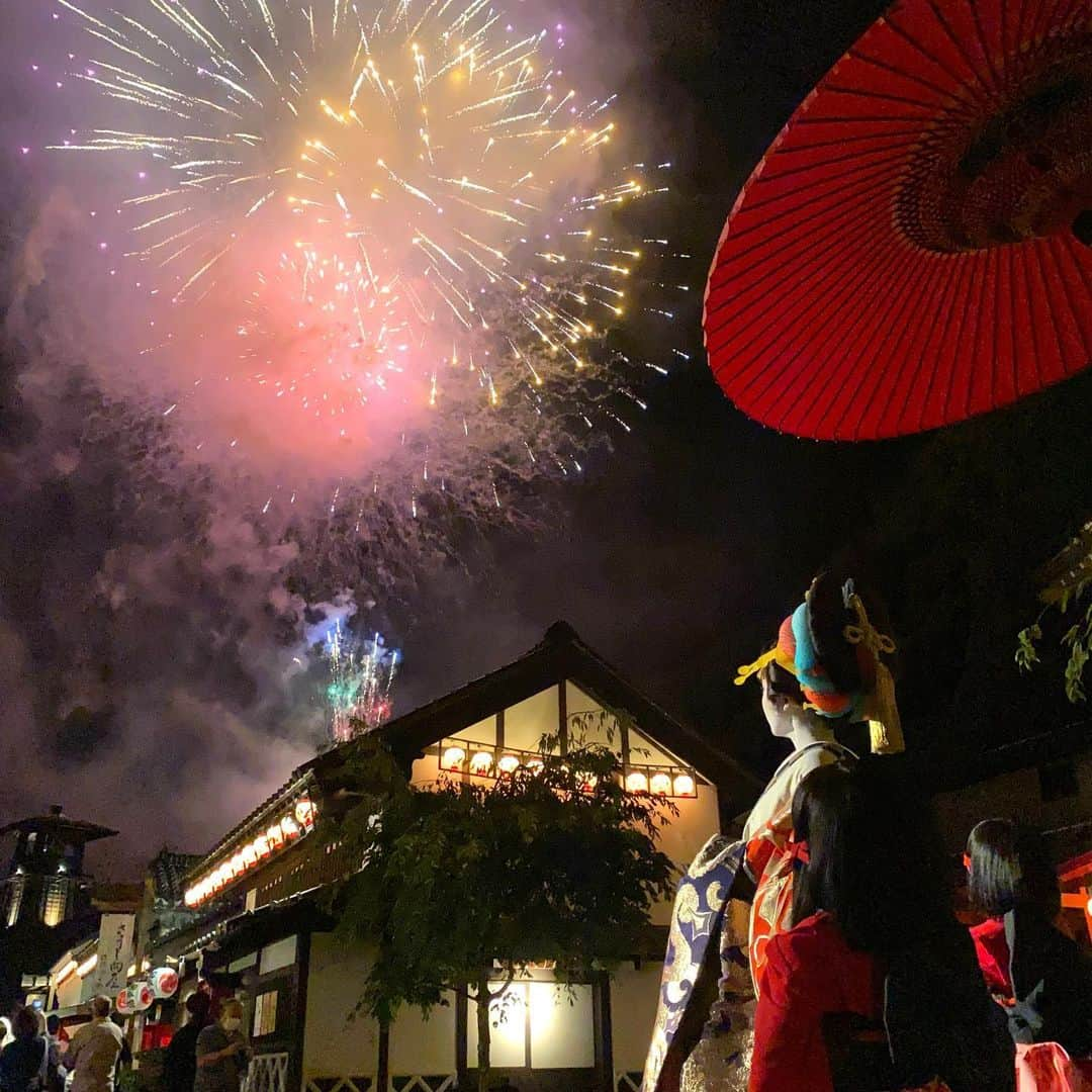 江戸ワンダーランド 日光江戸村のインスタグラム：「・ 今年の夏の思い出は、もうできましたか？🎆 Have you made memories of this summer?  イベント:江戸の夏夜 日時:8/13（日）16時から20時 概要:2つの江戸の華、花魁と花火の競演。 ※詳しくは、ホームページで。  🎥本アカウントでも19時20分からインスタライブ開催予定です！  ・　 ・ #edowonderland #nikko #edo  #花火 #花火大会 #日光 #江戸ワンダーランド日光江戸村」