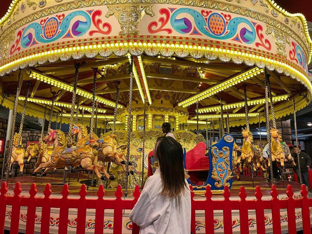 のインスタグラム：「気がつけば8月。 ほんっとに毎日があっという間だぁー😵‍💫 　 以前よりは時間に余裕が出来たけどまだまだ足らない！  でもクラスメイトの中にはバイトしている子がいたり子育てをしている人もいる。  ほんとに凄いなぁって🥺  わたしはこれでいっぱいいっぱい😵‍💫  でも、いいの！ って吹っ切れ事にした。笑  I can’t believe it’s already in August! Every day passes by so quickly😵‍💫  I'm having a better time than before, but still not enough.  But some of my classmates have part-time jobs or look after children.  I really respect them.  But! there is no space to do it in my tiny brain!  So I decided not to think about it ;)hahaha   #語学留学生 #アウトプット日記 #NewZealand  #写真はシドニー旅にて this photo was taken in Sydney」