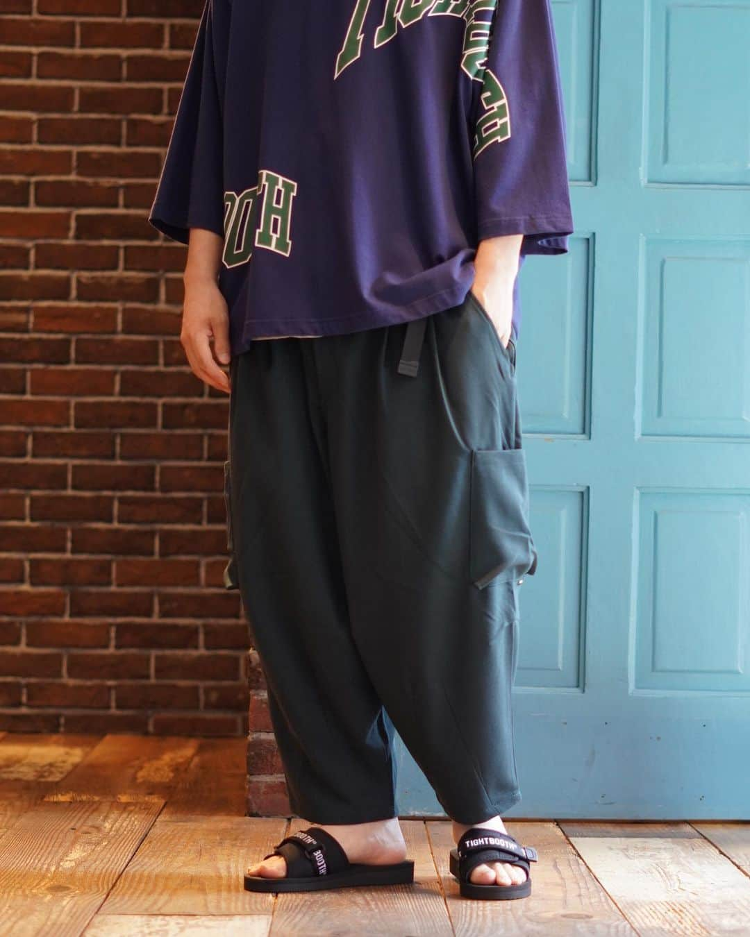 ARKのインスタグラム：「TIGHTBOOTH  ACID LOGO 3/4 SLEEVE T-SHIRT ¥14,300- (tax  in)  CROPPED CARGO PANTS ￥24,200- (tax  in)  #tightbooth #tightboothproduction  @arknets_official」