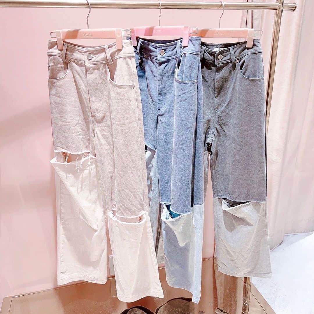 lilLillyさんのインスタグラム写真 - (lilLillyInstagram)「New Arrival select brand LITTLE  bi-color denim pants color PINK/BLUE/BLACK size FREE ¥16,800+tax  #lilLilly #lilLillytokyo #lilLillyshinjuku」8月5日 13時16分 - lillilly_official
