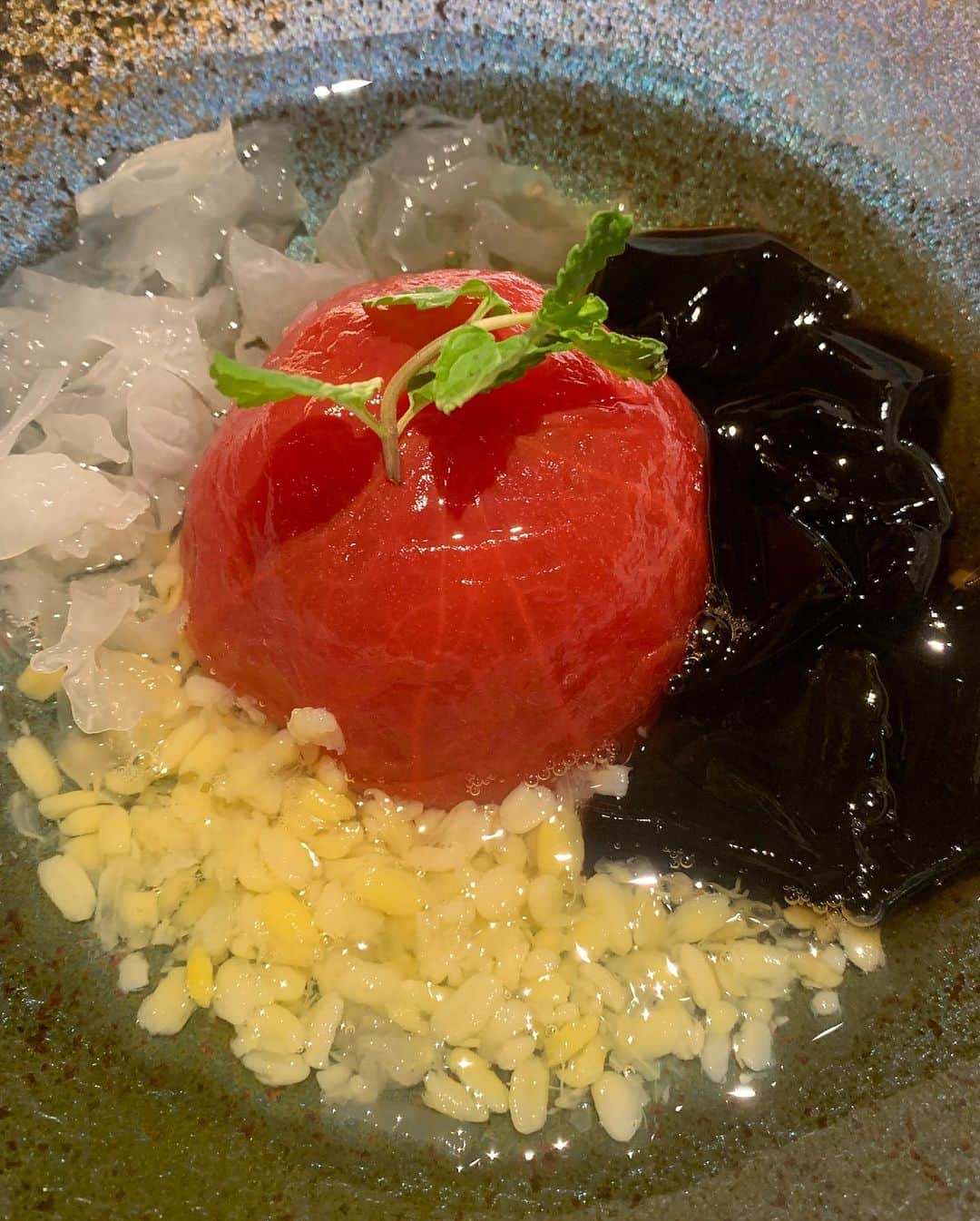 叶ここさんのインスタグラム写真 - (叶ここInstagram)「きりん先生の銀座しんのうさんで夏の薬膳スペシャルメニュー食べてきました❤️  十二支四神五行カレー 紅龍の羽衣玉甘味  うまうま😊❤️✨  きりんさんの展示を見ながら、感じながらいただく薬膳料理。特に甘味が美味しくて…！絶妙！！  貴重なお時間をありがとうございました😊✨」8月5日 13時38分 - coco_kanou