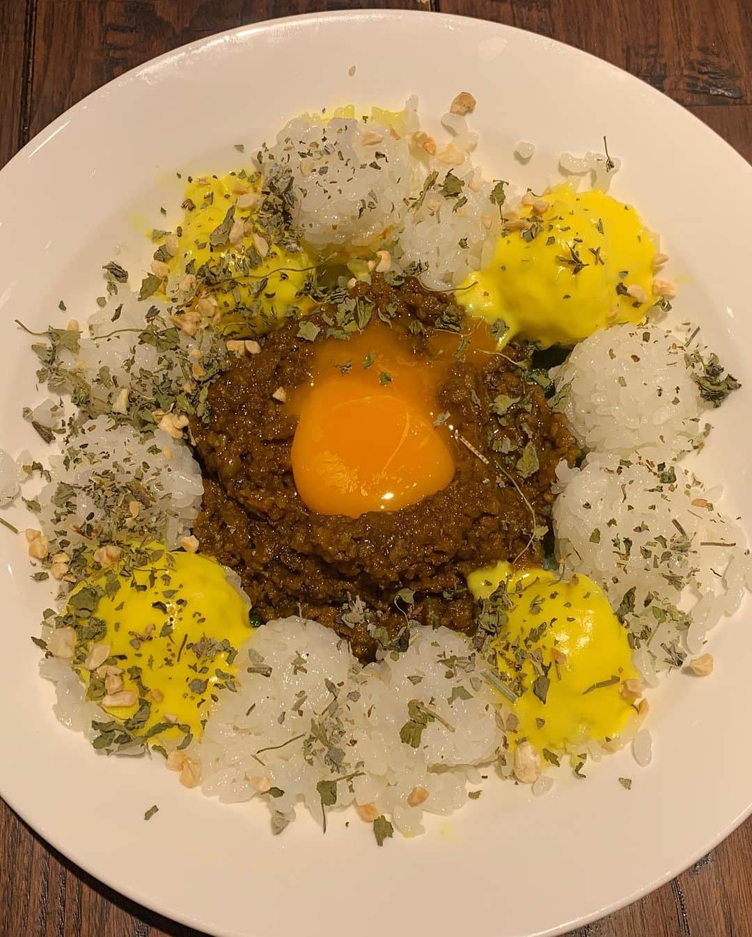 叶ここさんのインスタグラム写真 - (叶ここInstagram)「きりん先生の銀座しんのうさんで夏の薬膳スペシャルメニュー食べてきました❤️  十二支四神五行カレー 紅龍の羽衣玉甘味  うまうま😊❤️✨  きりんさんの展示を見ながら、感じながらいただく薬膳料理。特に甘味が美味しくて…！絶妙！！  貴重なお時間をありがとうございました😊✨」8月5日 13時38分 - coco_kanou
