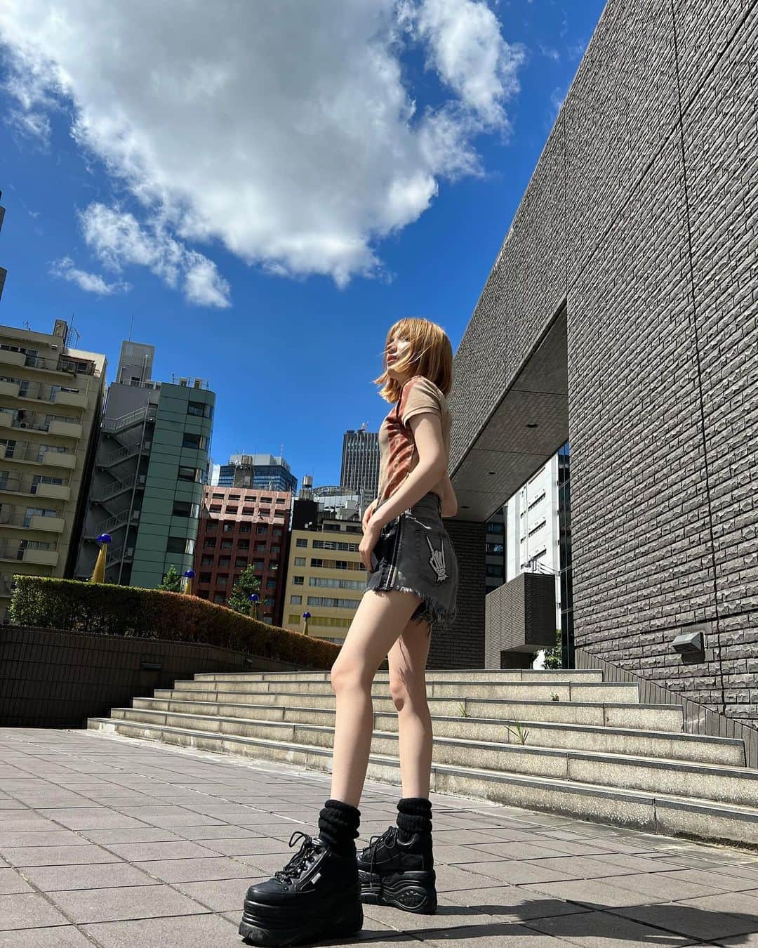 東海林クレア（くれたん）のインスタグラム：「気づいたら全身ディーゼルだった日😂靴はよーすけの厚底😘なんか肘赤いね」