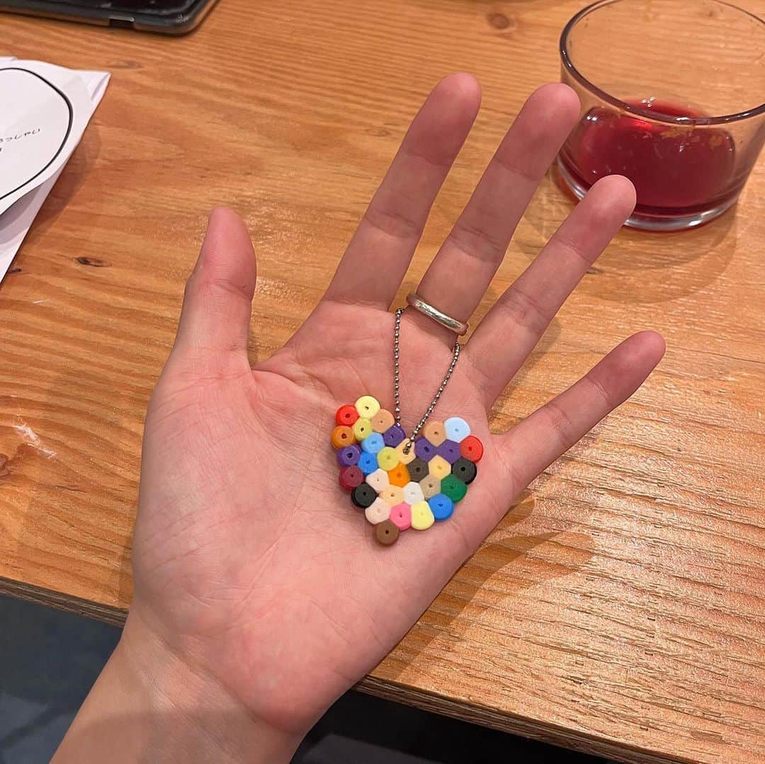 山本奈衣瑠のインスタグラム：「飲みながら食べながら 急に始まるｱｲﾛﾝﾋﾞｰｽﾞ🥗🔖  一つの話長すぎて 3ﾄﾋﾟｯｸくらいのしょうもない話して あっという間に時間ない いつものやつ₍ ᐢ. ̫ .ᐢ ₎👍🏻」