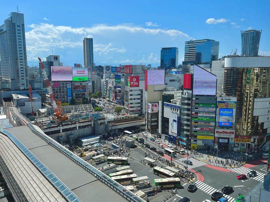 氏原ワタルさんのインスタグラム写真 - (氏原ワタルInstagram)「玩具箱をひっくり返した様な街です What a mess  #渋谷 #Shibuya」8月5日 14時04分 - wataru_ujihara