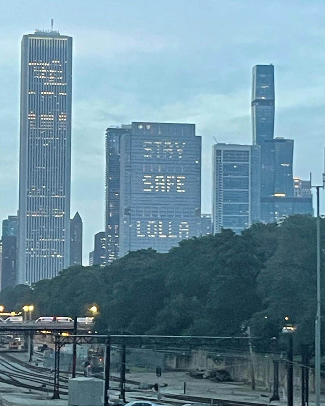 チェ・ヨンジュンのインスタグラム：「enjoying lollapalooza🤘」