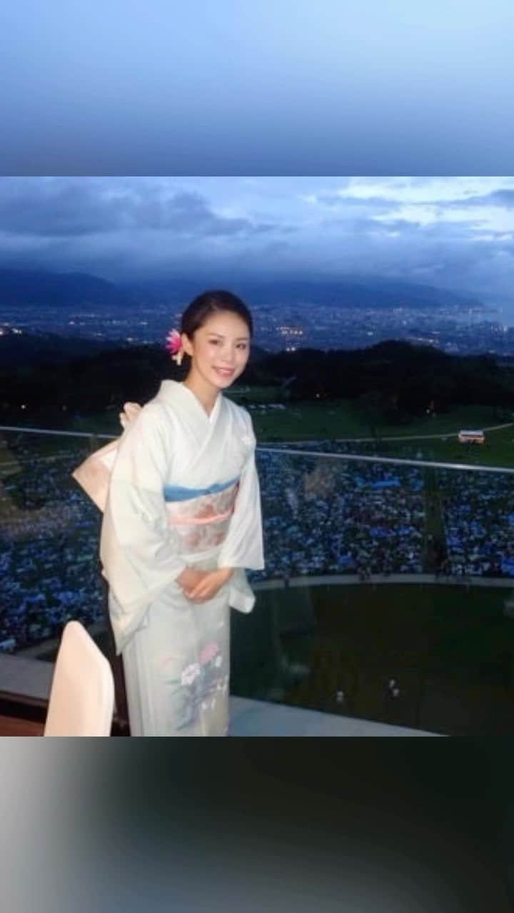 森理世のインスタグラム：「Those mountains ⛰️🥰」