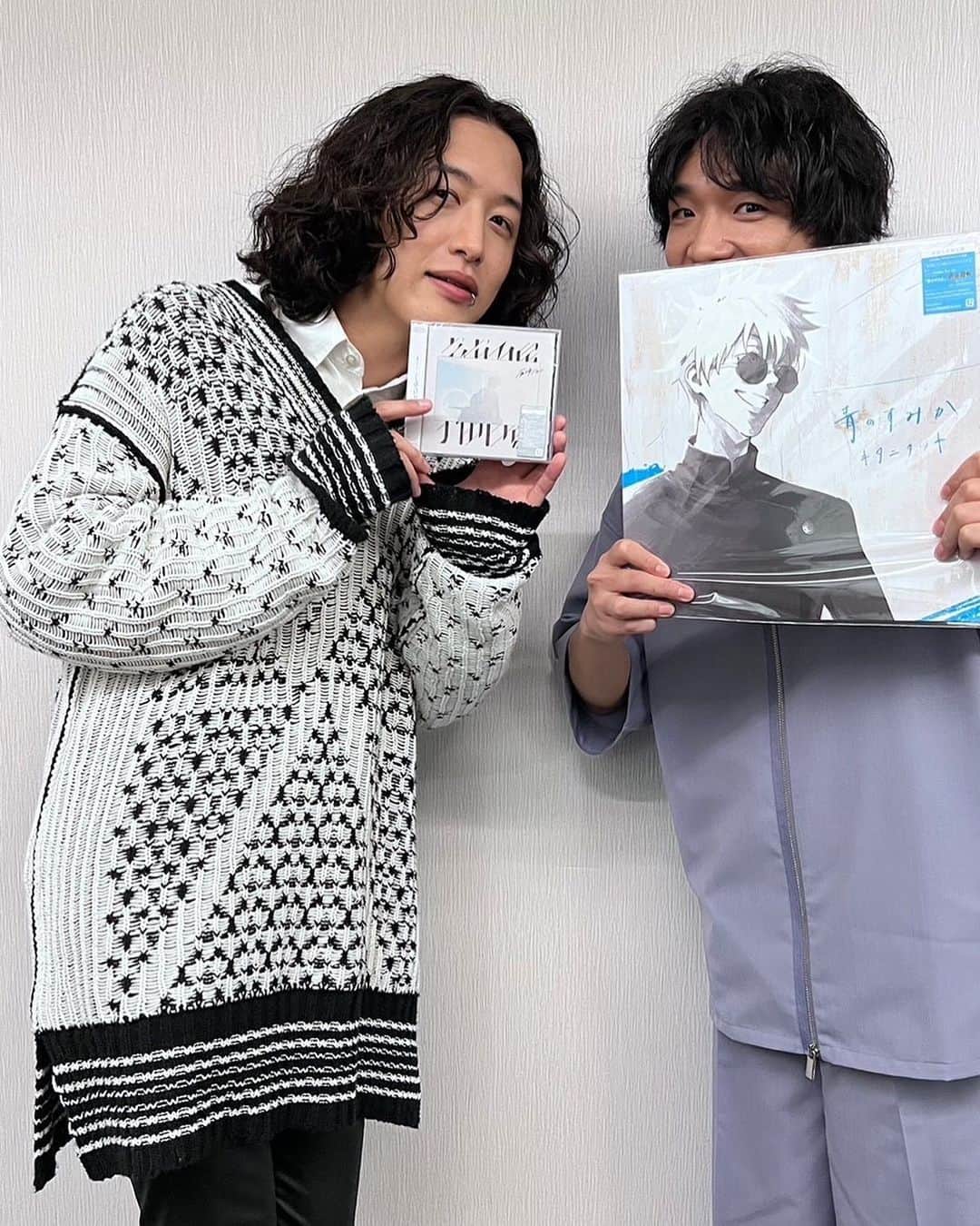 キタニタツヤのインスタグラム：「. Mステたのしかった〜写真は石崎ひゅーい @huwie_ishizaki さんと！」