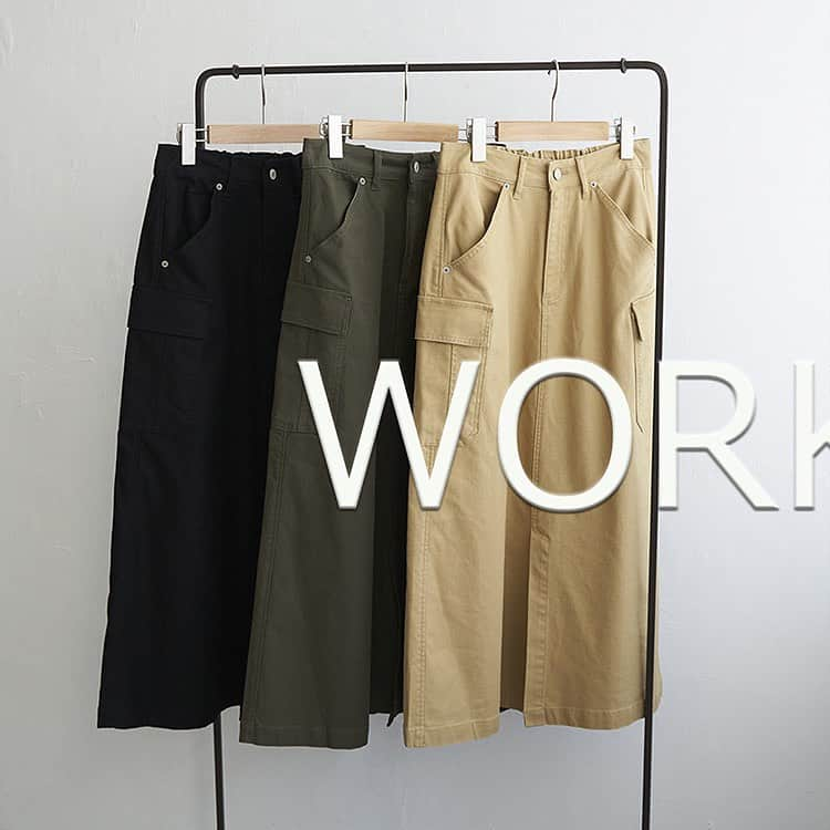 lbcmarketのインスタグラム：「【WORK COLLECTION】  ☝️商品詳細はTOP URLクリック  🛒 サイドポケットワークフレアスカート¥5,489税込   問い合わせ番号 （品番) 26229460 （ZOZO品番）76814801  ※【オンライン限定】予約アイテム購入で10％ポイントプレゼント  カーゴパンツのようなフラップポケットが付いた、ワークテイストなフレアスカート。 バックウエストのみをゴムにすることで、リラックスしつつも前から見た時のきちんと感はキープ！ トップスINスタイルもきれいにまとまります。  【素材】 カジュアル素材だけど、キレイ見えするバックサテン。  【デザイン】 フレアシルエット×ロング丈。 ワーク感のあるサイドポケット付きです。  【ポイント】 トレンドのワークスカート。 サイドポケットもスカートだとコーデに取り入れやすく、太ってみえるのでは？と不安になる大き目ポケットは、逆に視線をちらしてくれておしゃれポイントにもなってくれるデザインです。  【おすすめコーディネート】 ボリュームのあるフレアスカートは、トップスINでコンパクトで着こなすとメリハリ良くまとまります。 あえてレースアイテムやフリル襟トップスといったフェミニンなアイテムとコーディネートするのも◎  #lbc#エルビーシー#lbc #lbcmarket #lbc_market #lbcwithlife#エルビーシー#スカート #フレアスカート #秋コーデ #夏コーデ #秋冬 #ワークスタイル #ミリタリー #新作 #ナチュラル#晩夏#ワークスタイル 女子 #ライフスタイル#おしゃれ」