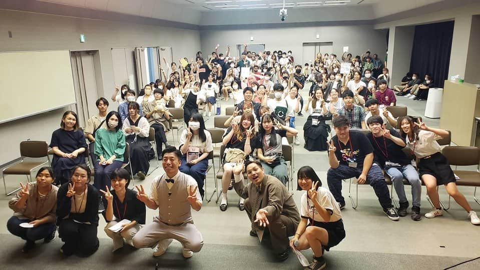 別府ともひこのインスタグラム：「楽しいイベントでした！！また来たます徳島✨✨✨阿波踊り来週かー！見たかったー🐠🐠 #専門学校徳島穴吹カレッジ #エイトブリッジ」