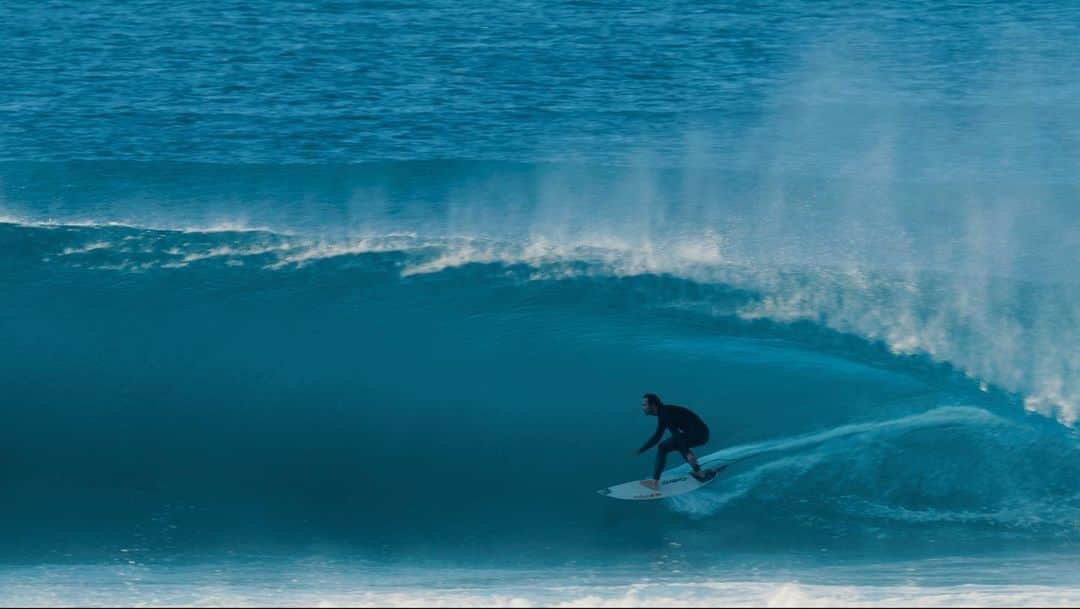 ジョーディ・スミスさんのインスタグラム写真 - (ジョーディ・スミスInstagram)「We got some waves… thanks for a few days I won’t forget @jamesribbink @jasonribbink @nickchristyfilm @zackruyerclarke @gigsytalk @mccarthy_pat @brandonribbink   🇿🇦🙌🏼」8月5日 14時48分 - jordysmith88