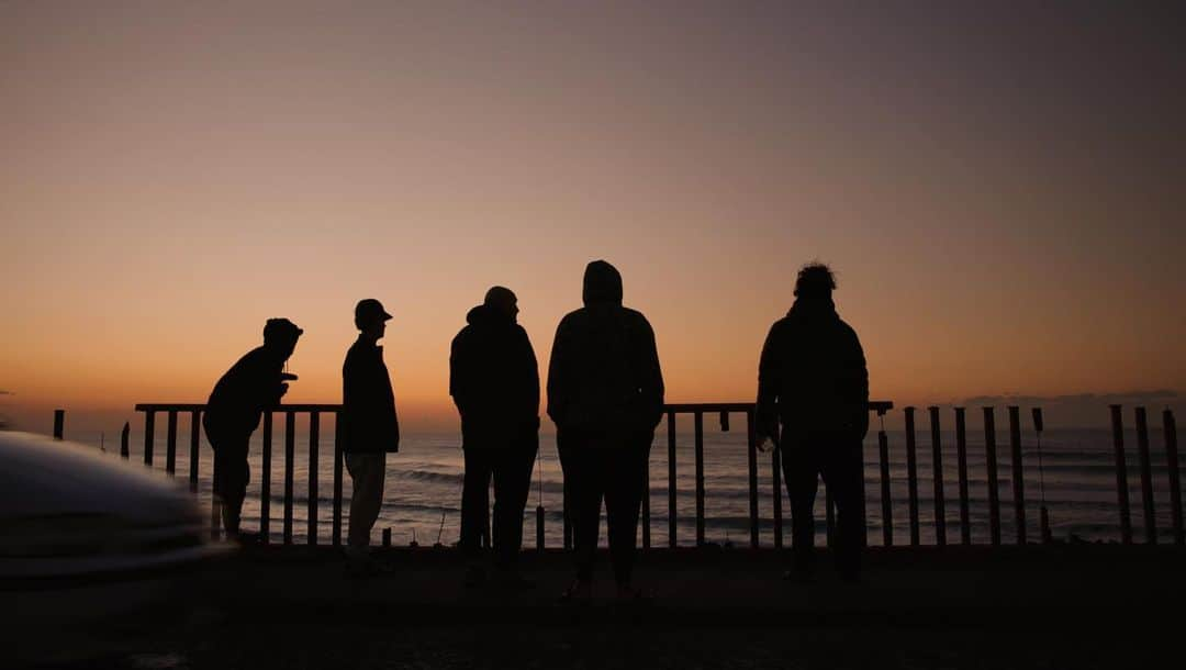 ジョーディ・スミスのインスタグラム：「We got some waves… thanks for a few days I won’t forget @jamesribbink @jasonribbink @nickchristyfilm @zackruyerclarke @gigsytalk @mccarthy_pat @brandonribbink   🇿🇦🙌🏼」