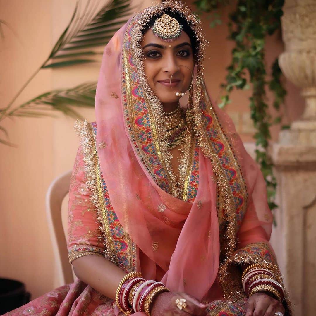 Indianstreetfashionのインスタグラム：「Raise your hands if you are excited for #MadeInHeaven season 2 🙌🏻  #indianstreetfashion @indianstreetfashion #india Couture #bridalwear #indianbridal」
