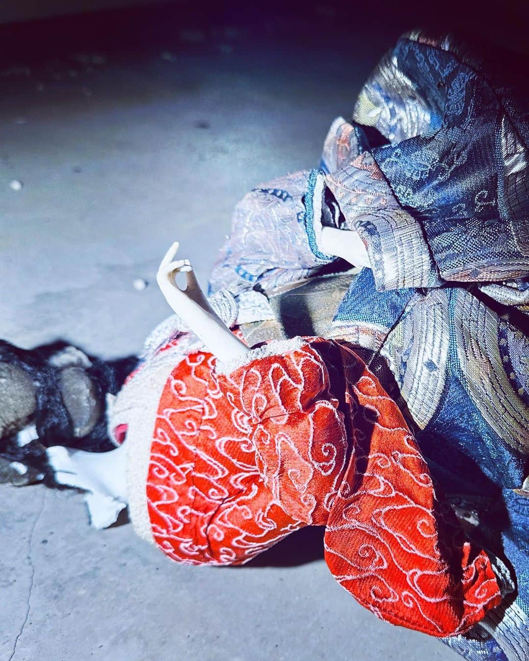 ゾゾゾさんのインスタグラム写真 - (ゾゾゾInstagram)「パンストホテル。2000年頃には廃墟になっていたと言う廃ホテル。正式名称は洞爺ホテルSCANDIA。以前、大量のパンティーストッキングが捨てられていた事から「パンストホテル」「パンスト館」と呼ばれている。ホテルに捨てられていたパンストは殺害された女生徒の物との噂もある。  一見、変な呼び名や信ぴょう性が不明な噂も多い廃墟だがここでは心霊体験が数多く報告されている。#ゾゾゾ #心霊スポット #北海道 #パンストホテル」8月5日 15時05分 - zozozo_photos