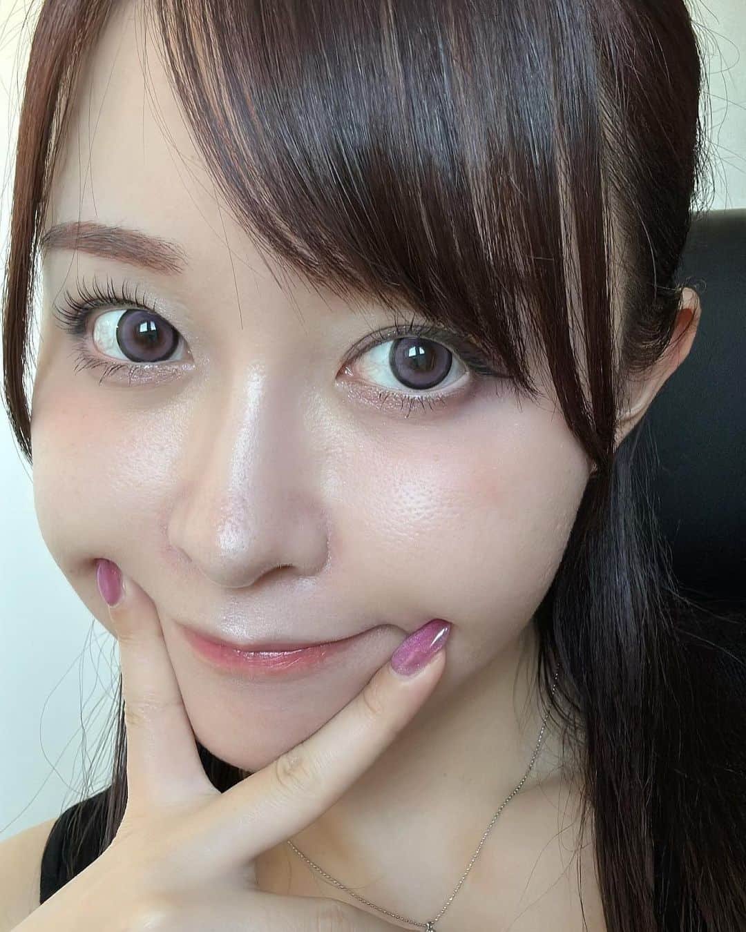 歩乃華（ほのらん）のインスタグラム：「🩵 髪の毛とまつげ ちゃんとしてたら気分上がりますね🥰 一生モッズでしかやりません🥹 . YouTubeでも報告してるけど モッズ６年通って SNS担当になりました😍 アカウントチェックしてもらえたら嬉しいです🥰 動画編集が楽しすぎる🥹 . 少しでも モッズに通うお客様の人口が 増えますように🥹💕 . 美容師さん、アイリストさん 皆さん素敵なサロンです🥰 . 頑張るぞー🥰🥰 . ↓フォローしてもらえたら   励みになります😭🫶💜 . 👁️ @m.o.d_eyelash  💇‍♀️ @m.o.d_hairsalon  . まつげ▶︎パリジェンヌラッシュリフト 美容室▶︎ワインレッドカラー」