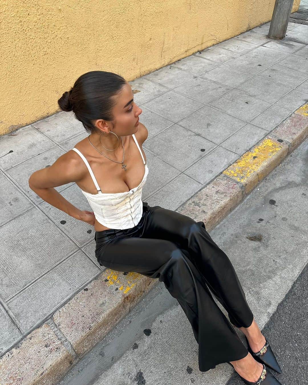 tiger Mistのインスタグラム：「Run, don't walk! 🏃🏽‍♀️ The Kittie PU Pant in black is back online again. As seen on, @lena_helenabusch」