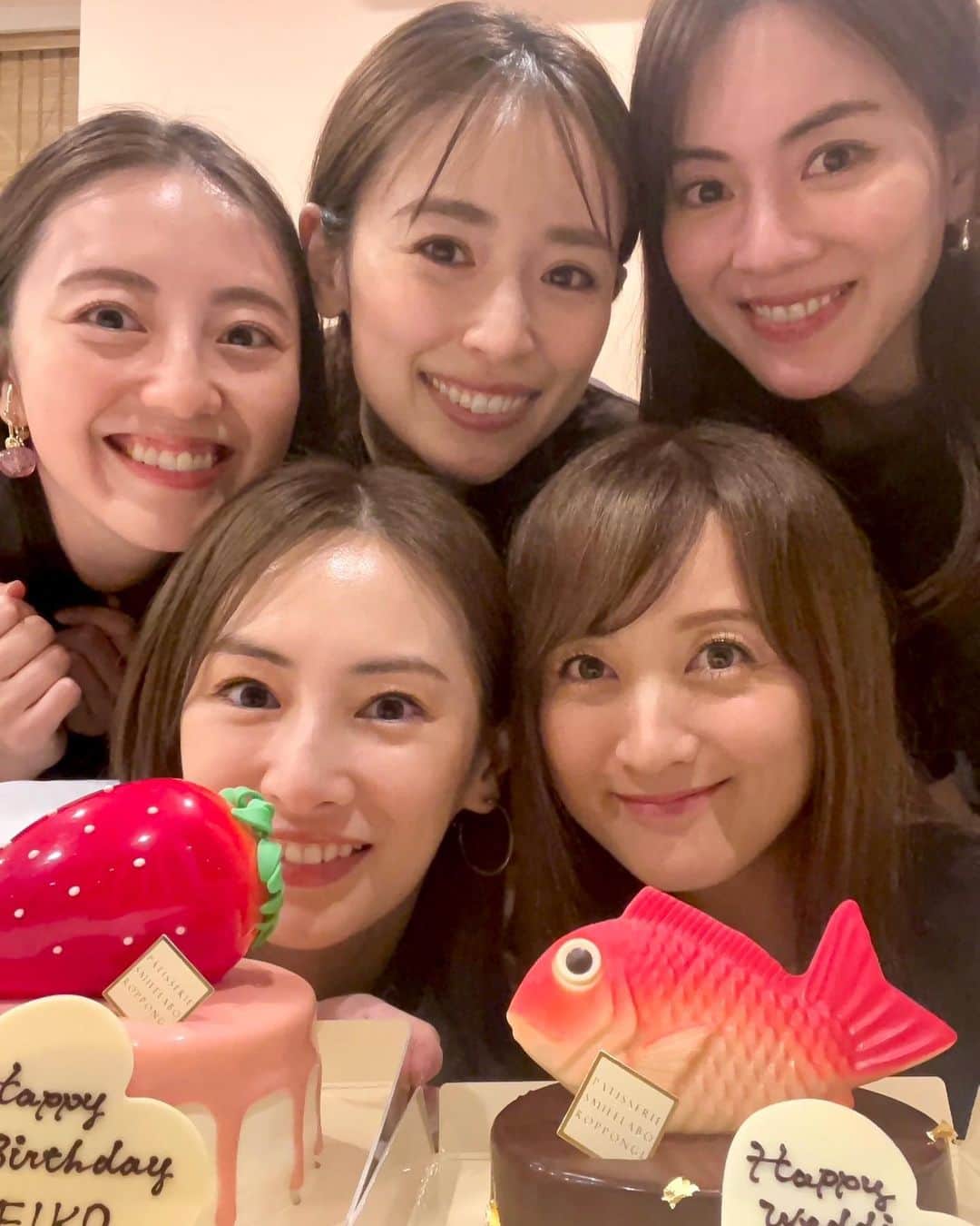 泉里香のインスタグラム：「みんなでお祝い🥂 おめでとう💚🩵🩷❤️🧡」