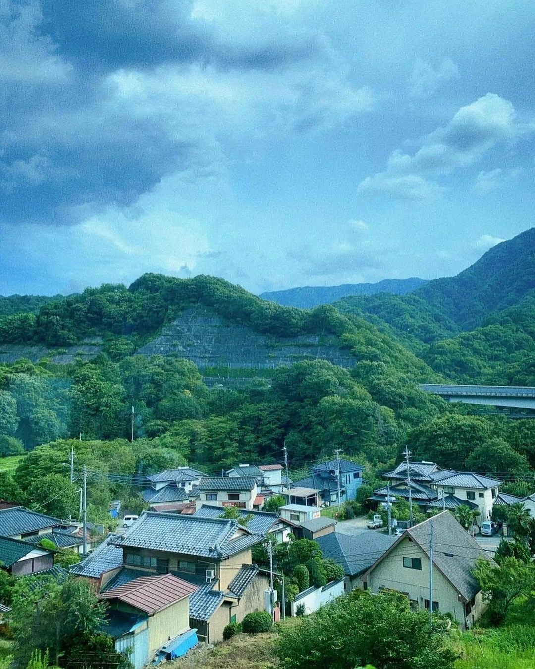 島ゆいかのインスタグラム：「⁡ ⁡ 丸美屋食品ミュージカル #アニー ⁡ 夏ツアー最初の地、長野・松本！ ⁡ あたたかいお客様と劇場スタッフの皆様・ 美味しい食・美しい景色に包まれ、 無事松本公演を終えました💛 ⁡ また訪れたい地が増えたっっ♪ ⁡ ありがとうございました！ ⁡ NEXT 》8.9（水）大阪 ⁡」