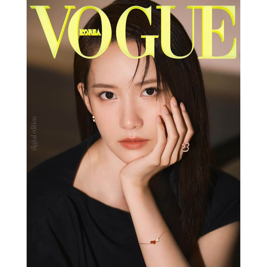 ユナさんのインスタグラム写真 - (ユナInstagram)「볼수록 예쁜 💎 @qeelinjewellery  @voguekorea」8月5日 15時46分 - yoona__lim