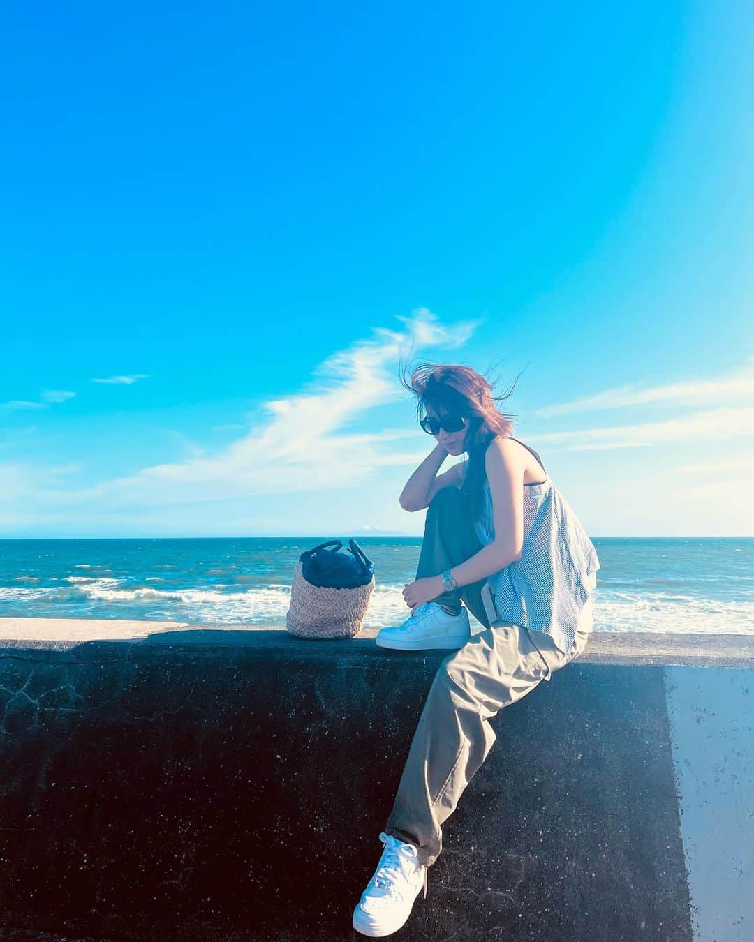 瀧本美織のインスタグラム：「ドライブ🚗   #summer   #海 🏖️  #ビーサン持参ではしゃぐ夏☀️」
