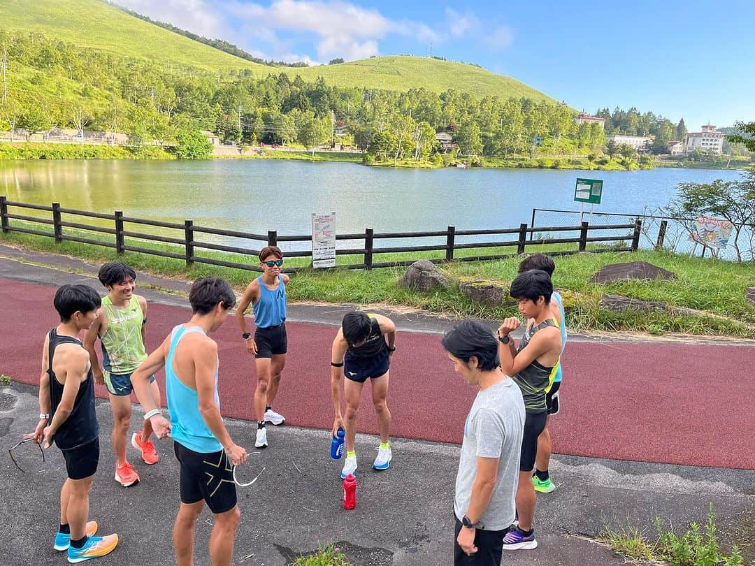 神野大地さんのインスタグラム写真 - (神野大地Instagram)「今日は初めて白樺湖でロングラン。 1周3.8kmで小刻みにアップダウンもあり、とても良いコースだった！ 標高も1400m！ 今回はロードを走ったけどタータンコースもあり。 富士見から車で40分とアクセスも良し👌  良い練習ができましたー。 #富士見合宿 #白樺湖」8月5日 16時07分 - daichi_0913