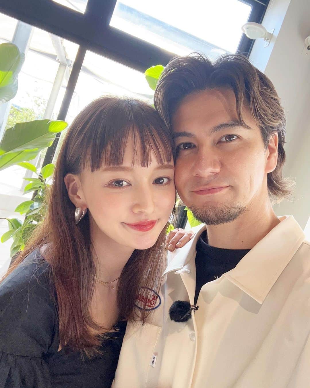 JOYのインスタグラム：「この日は麻衣ちゃんとロケでした！！ 夫婦とだけあってロケのバランスも最高だったよ😁 スタジオ収録の時はいつも緊張しがちな麻衣ちゃんもロケではいつも通り！笑 頼もしいし面白い😎番組の詳細はお伝えしますね〜！  夫婦での撮影や収録、イベントとか２人とも大好きなんでオファー待ってます😘（絶対しろよな♪）  #夫婦 #愛してるてる」