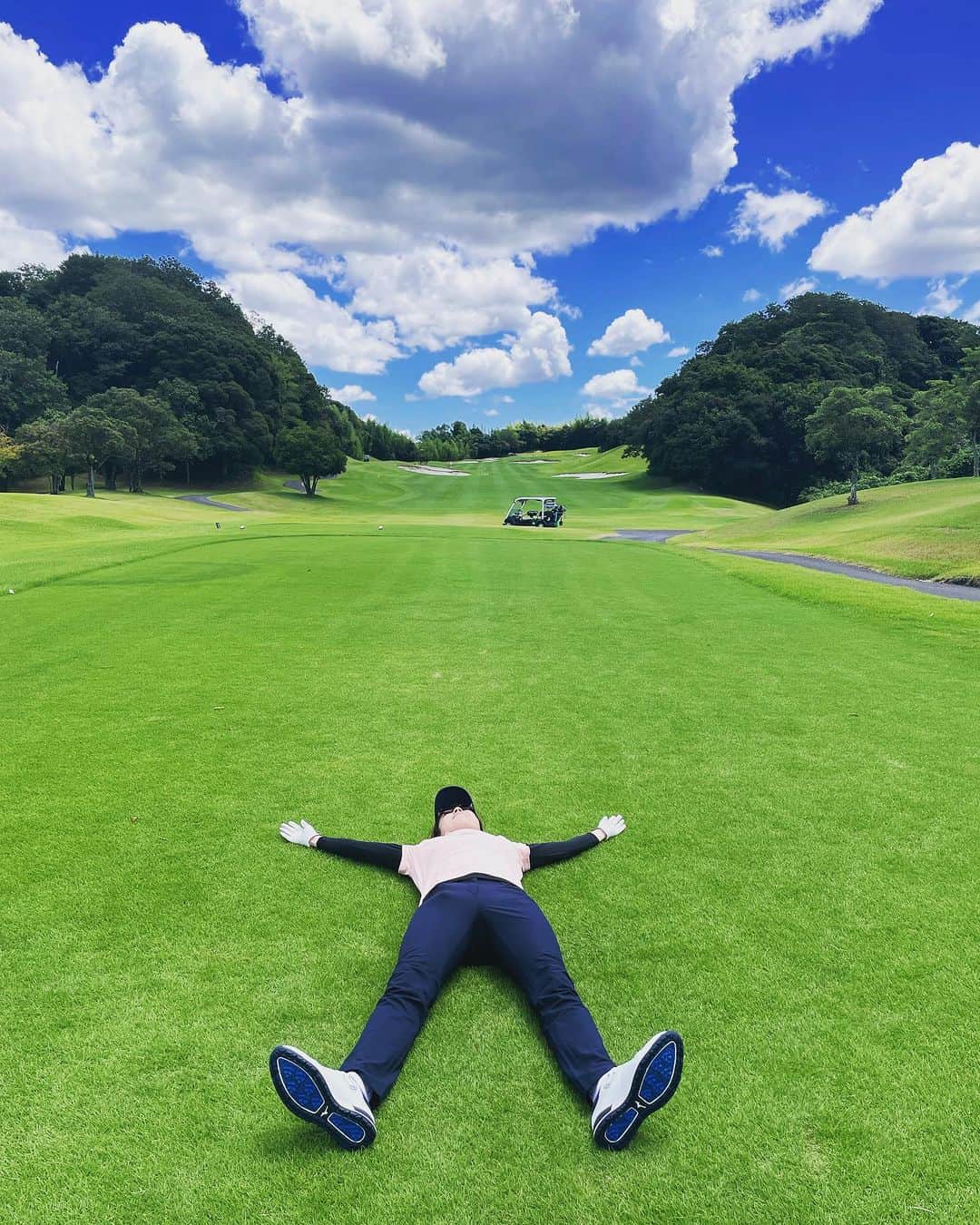 栗原文音さんのインスタグラム写真 - (栗原文音Instagram)「. ゴルフ日和〜♪ いや、暑すぎてヤバイ。笑 暑いせいか人が少なくてゆっくり回れました！  上手くなりた〜い⛳️ 練習しなきゃ上手くならない。 頑張ります🔥  #ゴルフ日和 #ゴルフ #gorufu #今年の夏は暑すぎる」8月5日 16時26分 - ayane0927