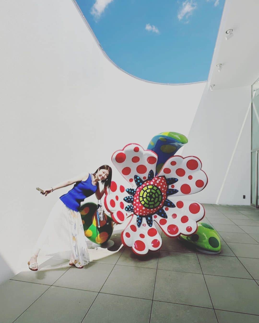 西丸優子のインスタグラム：「新宿区の草間彌生美術館♪ カッコイイなぁー✨ ステキだなぁー✨  #草間彌生」