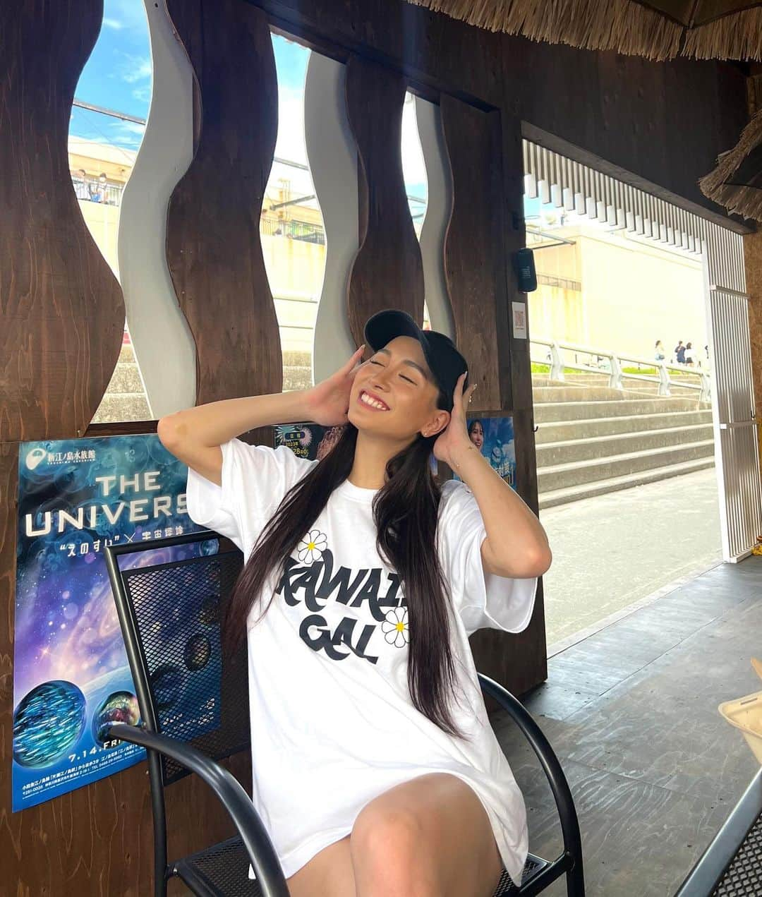 森川寒音さんのインスタグラム写真 - (森川寒音Instagram)「・ 今流行りのKAWAII GAL Tシャツ🌼🖤  旅に行く時はお守りみたいに @elzaa.official のTシャツ持ってくの🫶🏼 ・」8月5日 16時48分 - kkkkanon_m