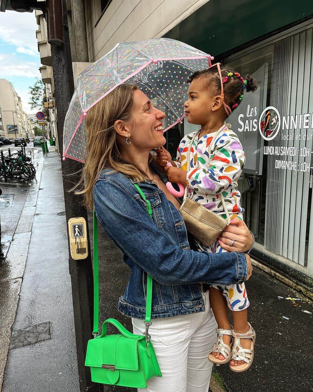 マリー・ギャヨさんのインスタグラム写真 - (マリー・ギャヨInstagram)「Umbrella #babyGirl」8月5日 16時59分 - marie.gayot