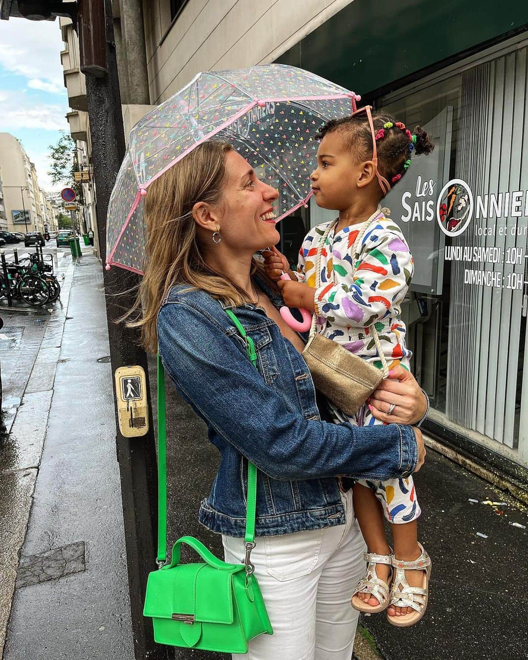 マリー・ギャヨのインスタグラム：「Umbrella #babyGirl」