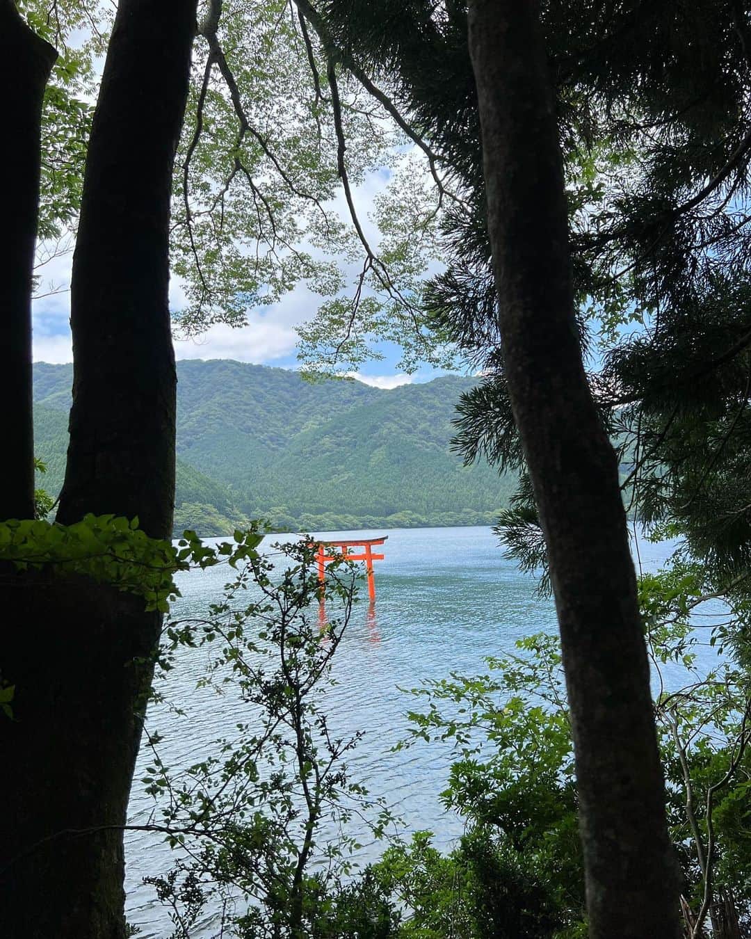 中山来未さんのインスタグラム写真 - (中山来未Instagram)「⛰️箱根⛩️  先日箱根と小田原に行きました！ めちゃめちゃ暑かったけど、山の中は 涼しくて青々してて森林浴最高でした😬 初プライベートサウナも最高だった⛰️ 次は神津島にいって綺麗な星みて 美味しいご飯とお酒を飲むのが目標です！頑張ろう〜💪」8月5日 17時08分 - kurumi_nakayama