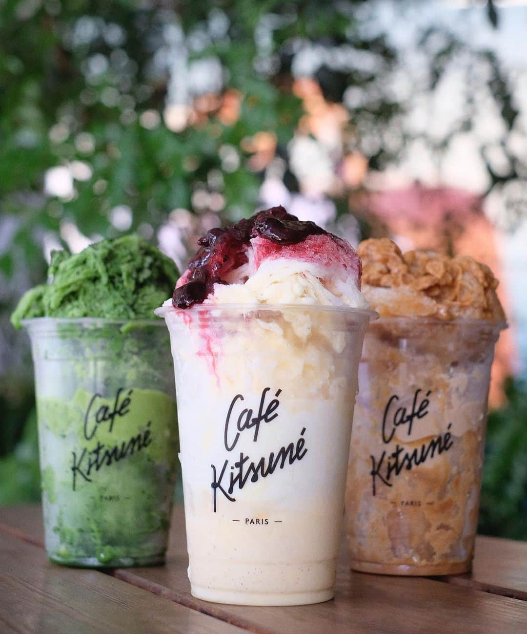 Café Kitsuné Parisのインスタグラム：「A summer specialty not to be missed at #CafeKitsuneShibuya 🍧🇯🇵  Come discover our exclusive ‘Kakigori' - the perfect dessert for these hot days, made with Shinshu shaved ice, homemade pudding and a sweet sauce on top, available in three different flavors:  🌿 ‘Matcha’  ☕️ ‘Cappuccino’  🫐 ‘Mixberry & Coconut’  Which one would you like to try? - 👉 Café Kitsuné Shibuya ⁠ Miyashita Park 2F 6-20 Jingumae, ⁠Shibuya-ku, Tokyo, Japan ⁠ Monday-Sunday: 11am-8pm⁠」