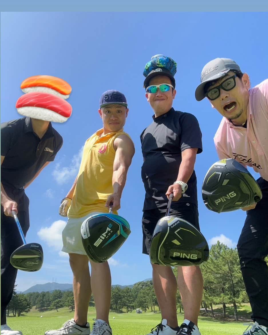 D-中山のインスタグラム：「【⛳️】 ⁡ EE男山口さん、かとじゅんさん、寿司屋さんありがとうございました💪🏽💪🏽 夏ゴルフは暑すぎる☀️ ⁡ ⁡ D〜‼️‼️‼️‼️‼️‼️ 芸人#筋トレ#筋肉#マッチョ#ボディビル#jbbf#フィジーク#fitness#スイーツ#スイーツ男子#コンビニスイーツ#ファミマ#ファミリーマート#セブンイレブン#ローソン#カフェ巡り#福岡#九州#甘党#甘党男子#マッスルバー#マッスルバー福岡」