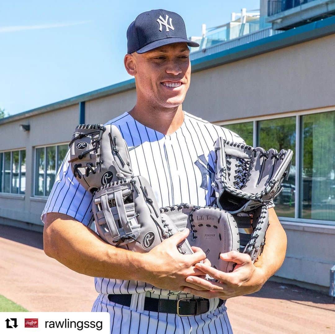 Rawlings Japanさんのインスタグラム写真 - (Rawlings JapanInstagram)「#Repost @rawlingssg with @use.repost ・・・ The Rawlings x @thejudge44 Foundation Series! When you purchase a Foundation Series glove we’ll donate an Aaron Judge Sure Catch youth glove to Aaron Judges All Rise Foundation that services underprivileged youths. Get a glove, give a glove! Shop now on Rawlings.com! #TeamRawlings #AllRise #ローリングス  #グラブ #アーロンジャッジ  @rawlings_japan_llc」8月5日 17時06分 - rawlings_japan_llc