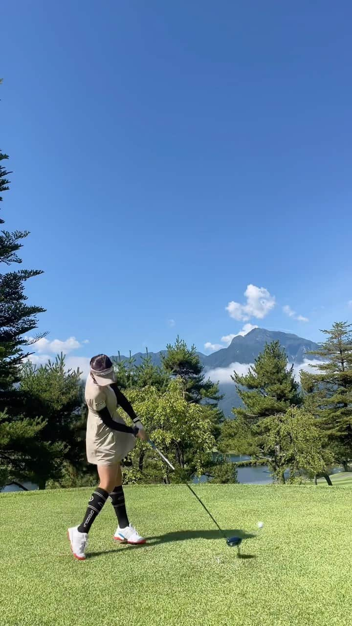 井上莉花のインスタグラム：「. 🏔️🍃  . #ゴルフ #callawaygolf #CPGgolf #ikuta #garmin  #千代田製作所 #アルク #ゴルフル #エスケー住建 #バイトするならエントリー #南アルプス」