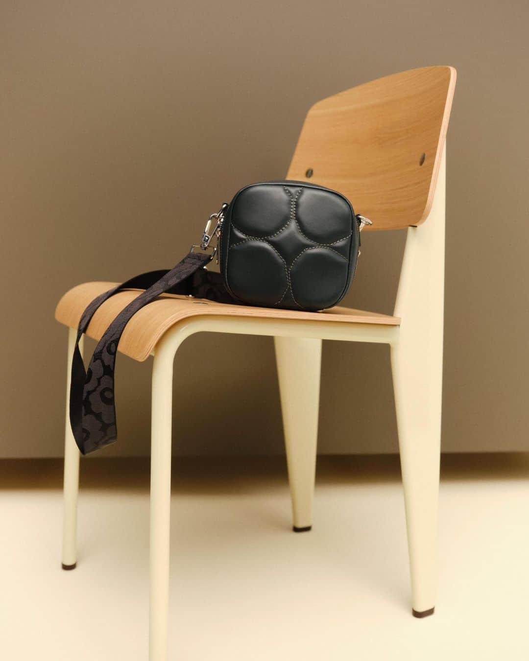 マリメッコのインスタグラム：「👋 Say hello to our new baby: the Baby Gratha bag in pillowy padded leather depicting our beloved Kivet pattern.   Featuring an adjustable (and detachable) shoulder strap from recycled polyamide, a zip closure, and an inside pocket, this elevated classic is the pick for a day on the go.   Style tip: Wear with the Kivet dress to add another dimension to your look.     Shop our bag arrivals at marimekko.com. Link in bio. #marimekko」