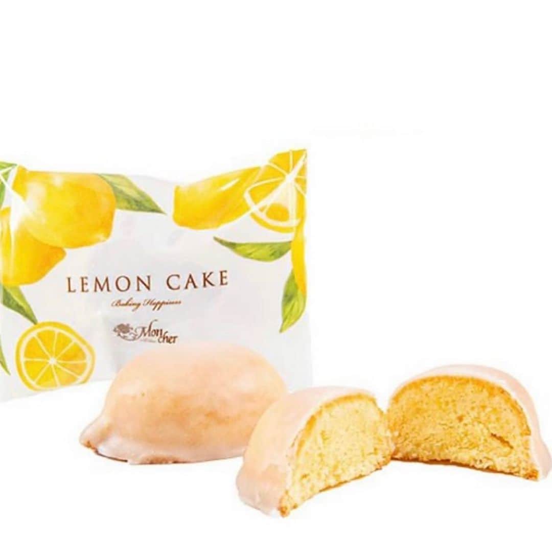 堂島ロール（モンシェール）さんのインスタグラム写真 - (堂島ロール（モンシェール）Instagram)「. . 全国配送いたします 🍋レモンケーキ🍋  . レモン香るチョコレートをま さわやかなレモンの香りが広がる、可愛らしいレモン型のケーキ。  レモンペーストとピューレを混ぜ込んでオーブンでふんわりと焼き上げた生地に、ほんのりレモンを感じるホワイトチョコレートをまとわせました。  甘酸っぱいレモンの味わいを存分にお楽しみいただけるひと品です。 ※モンシェール全店舗＆通販ページにて全国配送いたします。  レモンケーキ 5個入り　 1,404円（税込）」8月5日 17時40分 - dojima_moncher